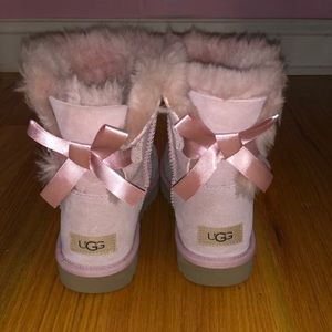 NEVER WORN BEFORE Ugg Bailey Bows light pink